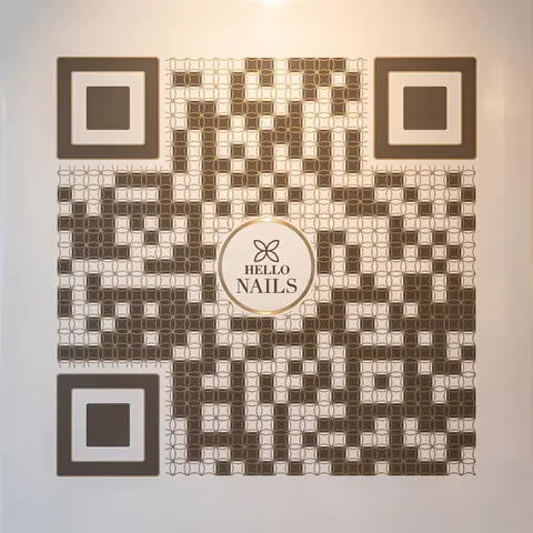 Hello Nails code: the same lattice in taupe from the reception desk